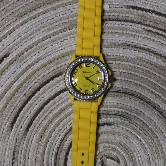 BRAND NEW GENIVA SILCONE YELLOW WATCH  Fun! - Picture 2 of 4